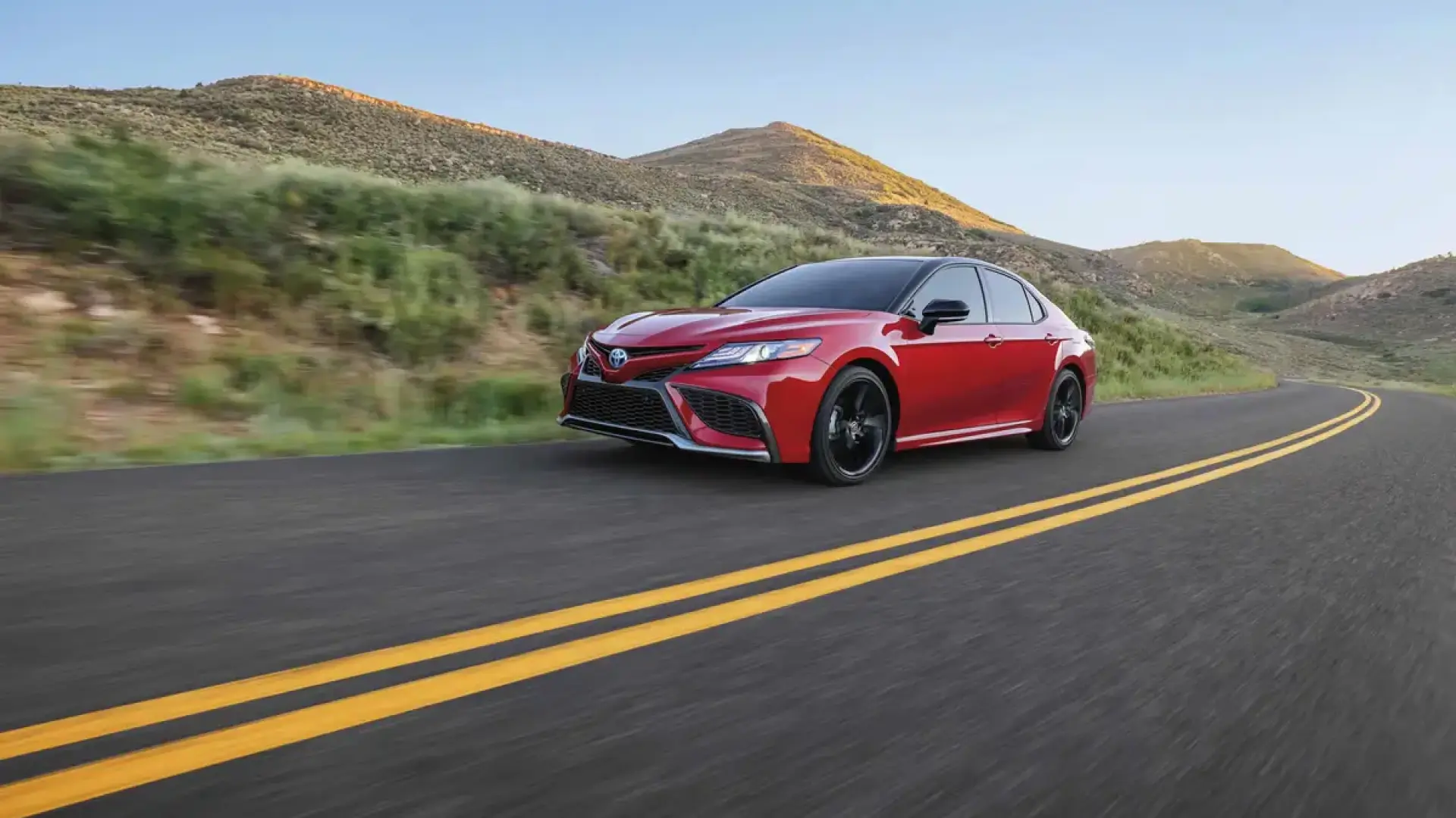 Toyota Camry XLE Hybrid 2024